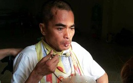 Diễn viên Nguyễn Hoàng đã tự ăn được sau một năm tai biến