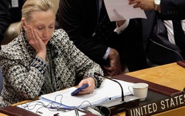 Tiết lộ sốc: Bà Clinton không biết dùng máy tính, còn trợ lý dùng Yahoo mail để lưu thư mật
