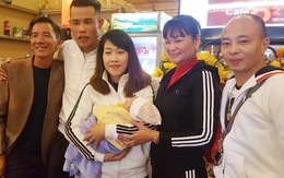 Vợ chồng Hiệp Gà ăn mừng con trai tròn 1 tháng tuổi
