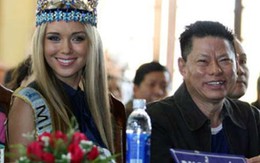 Hình ảnh tỷ phú Hoàng Kiều xuất hiện bên Hoa hậu tại Việt Nam