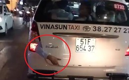 Cánh tay thò ra từ cốp taxi gây xôn xao: Hãng taxi đã có kết quả xác minh