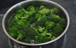 Những loại rau không bao giờ nên luộc