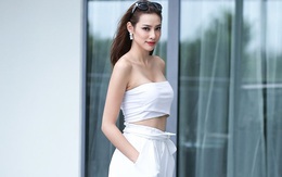 Lily Nguyễn khoe eo thon, vai trần khi dạo phố