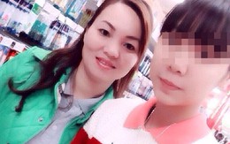 Người mẹ mang di ảnh con gái đi phượt khắp nơi