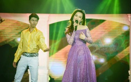 Đinh Hương khoe khéo vai trần nõn nà dưới váy tím bồng bềnh