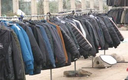 Giá lạnh tràn về, bán 600 chiếc áo phao mỗi ngày