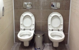 Những tình huống dở khóc dở cười khi chủ nhà đãng trí lúc làm toilet