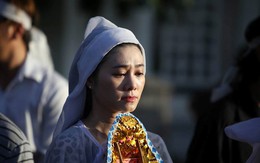 Con gái NSND Thanh Tòng nghẹn ngào trong đám tang cha