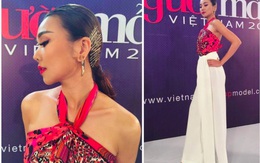 Phục sát đất tài biến khăn thành váy áo của sao Việt