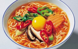 Tuyệt chiêu nấu mì tôm giảm chất béo độc hại