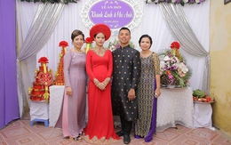 Vợ trẻ của Chí Anh lộ bụng to trong lễ ăn hỏi