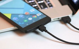 Tại sao không nên cắm điện thoại vào cổng sạc USB?