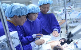 Chưa thể phẫu thuật tách rời cặp song sinh dính liền ở Hà Giang