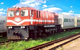 Cứu người trên đường sắt, người đàn ông bị tàu đâm chết