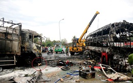 Ôtô khách vượt xe tải gây tai nạn 13 người chết cháy