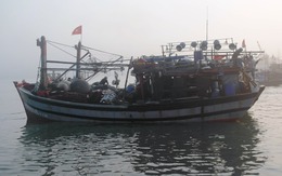Nổ tàu cá trên biển, 8 ngư dân bị thương nặng