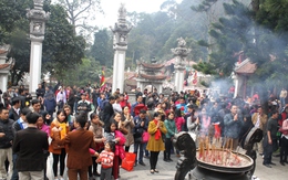 Hàng vạn người du xuân về Tây Thiên – Thiền Viện ngày đầu năm