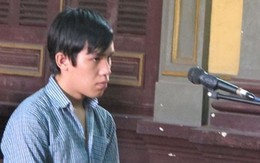 Nhờ anh 'xe ôm' cởi quần áo hộ rồi cho luôn... 'cái ngàn vàng'