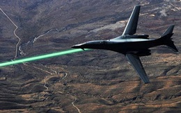 Điều tra động cơ chiếu tia laser vào máy bay