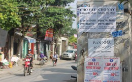 Cuối năm, tờ rơi "tín dụng đen" nhan nhản đường phố Hà Nội