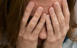 Bé gái 12 tuổi tự sát đánh động cả nước Nga