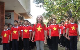 11 tuổi, đi 80 quốc gia hát quốc ca gây quỹ từ thiện