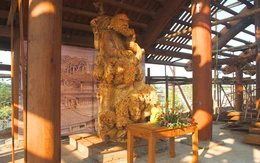 Chiêm ngưỡng bức tượng gỗ lớn nhất Việt Nam
