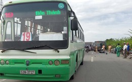 Va chạm xe buýt ở Sài Gòn, một phụ nữ tử vong