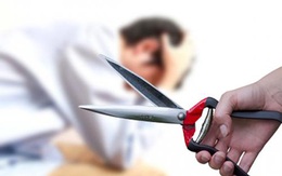 Chồng suốt ngày chỉ biết đi chơi, không đưa tiền về nhà bị vợ “xử đẹp” bằng lưỡi kéo oan nghiệt