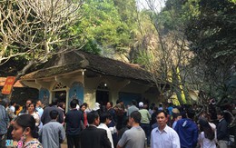 Hình ảnh nhếch nhác tại ngôi đền linh thiêng nhất xứ Thanh