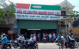 Tài xế đạp nhầm chân ga, xế hộp lao trúng người đi đường