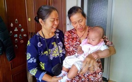 Hà Nội: Xôn xao bé gái gần 6 tháng tuổi bất ngờ bỏ rơi tại tầng 9 chung cư