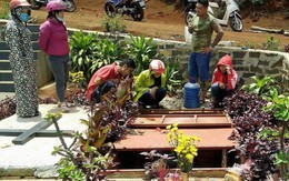 Thi thể bé gái 6 tháng tuổi trong bọc vải ven đường