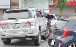 Hà Nội: Ô tô "điên" gây tai nạn liên hoàn khiến 3 người bị thương