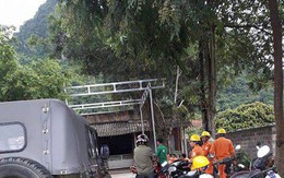 Lợp mái nhà, 2 người bị điện phóng thương vong
