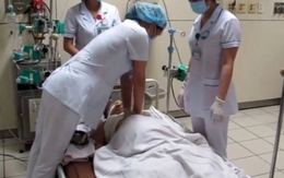Tâm sự trong nước mắt của bác sĩ cấp cứu cho 18 bệnh nhân sốc phản vệ tại Hòa Bình