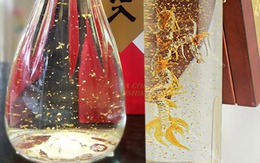 Tiệc Tết nhà đại gia Việt: Ăn bánh phủ vàng, uống rượu vảy vàng