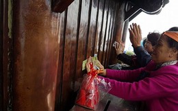 Thi nhau dùng tiền mài nhẵn chùa Đồng Yên Tử