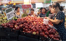 Táo Pháp 40.000 đồng một kg tràn vào siêu thị