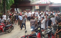 Hàng trăm người dân chặn đường phản đối doanh nghiệp nổ mìn khai thác đá