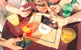 Nhà hàng giảm giá ‘không dùng điện thoại khi ăn’, khách phản ứng khó hiểu