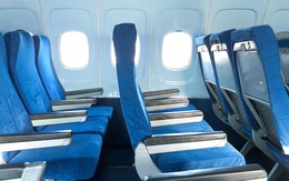 Tại sao ghế máy bay thường không thẳng hàng với cửa sổ