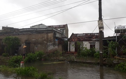 Hà Tĩnh: Hàng trăm ngôi nhà bị tốc mái, một người chết trước khi bão vào đất liền