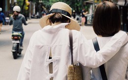 Nơ nhỏ xinh thắt dọc lưng áo đang là mốt khiến phái đẹp phải xiêu lòng