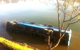 Đà Lạt (Lâm Đồng): Xe khách mất lái lao xuống hồ Xuân Hương