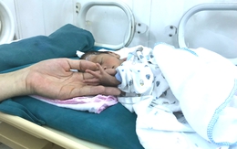 Hà Nội: Thông tin mới nhất về sức khỏe bé gái 4 ngày tuổi, nặng 1,4kg bị mẹ bỏ rơi ở bệnh viện