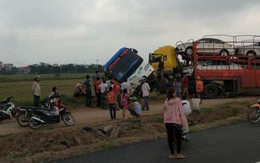 Hà Nội: Xe container tông xe khách "bay" từ cao tốc xuống ruộng