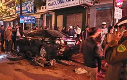 Đà Nẵng: Ô tô 7 chỗ húc văng xe máy vào gầm ôtô khác