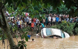 Lũ cuốn trôi ô tô chở 4 người: Tìm thấy thi thể cháu bé cuối cùng