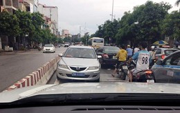 Xác minh xe biển xanh chạy ngược chiều gây tắc đường ở Hà Nội